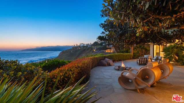 7221 Birdview Avenue, Malibu CA: https://media.crmls.org/mediaz/0aad16c5-bc4c-451a-ab99-7204031ddc1b.jpg