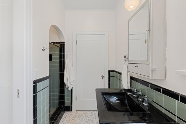 4374 Adams Ave, San Diego CA: https://media.crmls.org/mediaz/0aad5ffd-5c92-4554-94c5-61ee5a74dbf9.jpg
