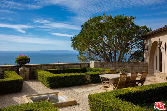 Outdoor dining patio