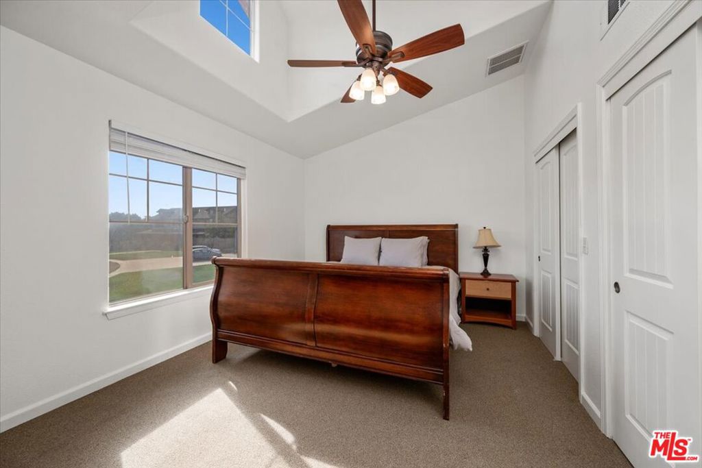 https://media.crmls.org/mediaz/0aad9fec-f3d9-4a96-9608-fa0d332df0c4.jpg?preset=X-Large