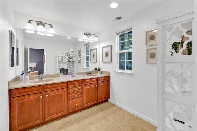541 Ravenna Way, Hayward CA: https://media.crmls.org/mediaz/0aaea5f0-e99e-4d25-a25c-4cf35d947bf4.jpg