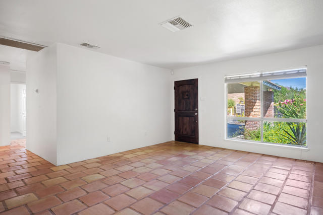 77145 Calle Durango, La Quinta CA: https://media.crmls.org/mediaz/0aaeb221-145d-496e-aab6-bcfa52889866.jpg