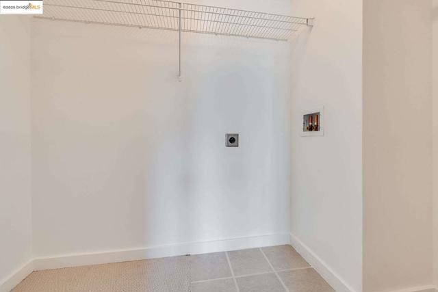 6400 Christie AVE, Emeryville CA: https://media.crmls.org/mediaz/0aaf5e5b-6858-441b-a212-443815ee6416.jpg