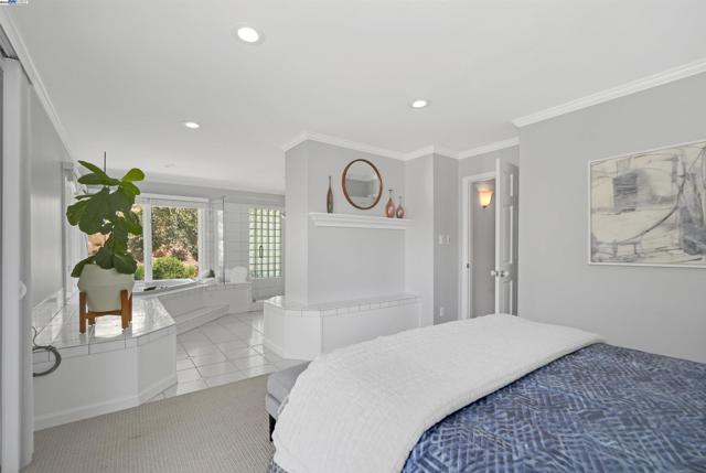 8700 Oak Tree Ln, Castro Valley CA: https://media.crmls.org/mediaz/0aaf698a-d4d6-481d-a880-fd4be9cd6c12.jpg