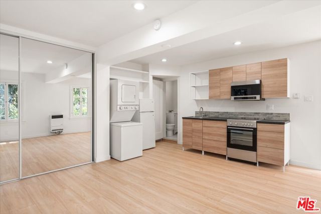 6612 Emmet Terrace, Los Angeles CA: https://media.crmls.org/mediaz/0ab0ba4d-eedd-4a33-9b6f-253d4e256d97.jpg