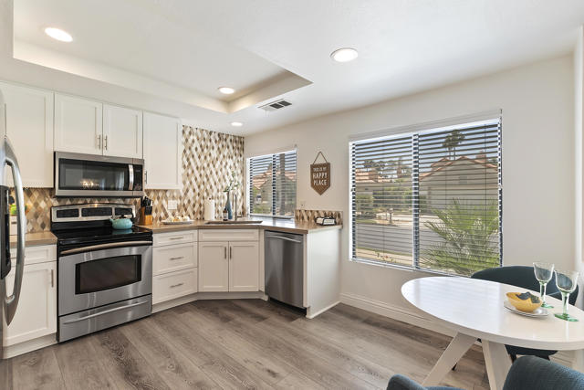 55459 Tanglewood, La Quinta CA: https://media.crmls.org/mediaz/0ab0c531-4c14-45d1-bf62-baa16a7f2bde.jpg