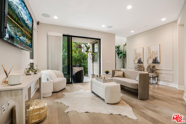 5929 Coral Place, Playa Vista CA: https://media.crmls.org/mediaz/0ab0d1d8-f4ab-4c57-b657-737ae51331b7.jpg