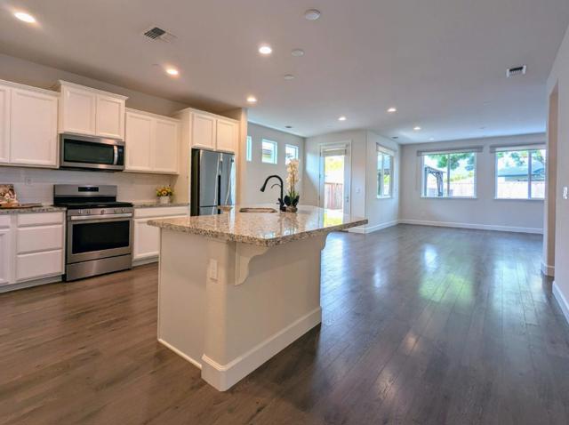721 Segovia Drive, Hollister CA: https://media.crmls.org/mediaz/0ab0d45e-da71-4f36-a801-ac5d45a48f09.jpg