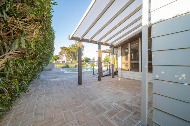 33440 Carlsbad Circle, Thousand Palms CA: https://media.crmls.org/mediaz/0ab10631-0677-4559-9e4f-36a233f99c38.jpg