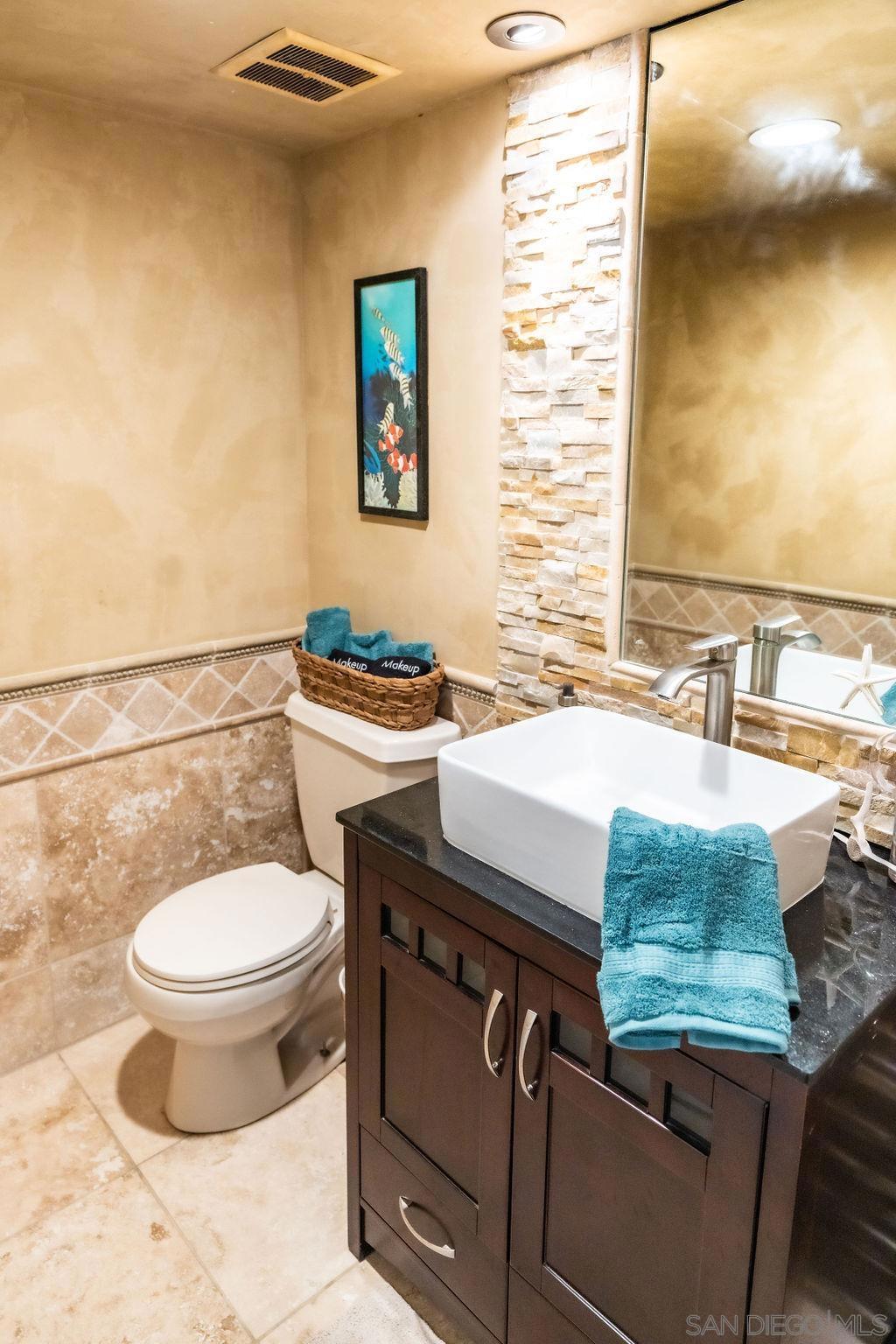 https://media.crmls.org/mediaz/0ab20eb7-321b-4b47-8eba-9cb2c02245bc.jpg?preset=X-Large