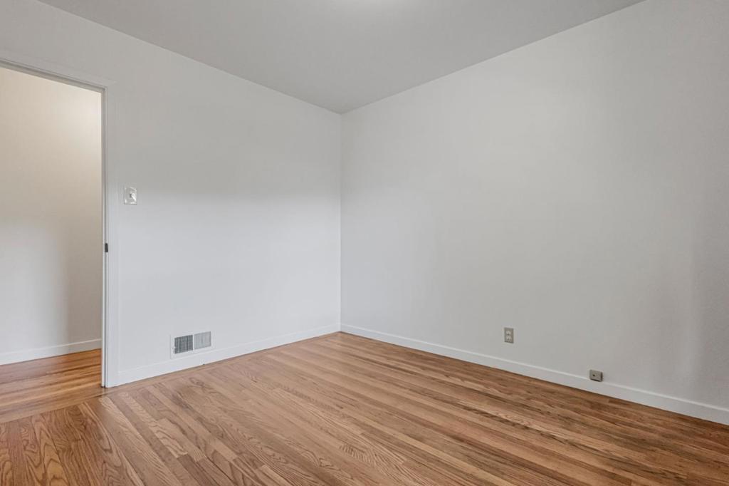 https://media.crmls.org/mediaz/0ab29d68-5dd3-465f-bf7d-8b0826118de0.jpg?preset=X-Large