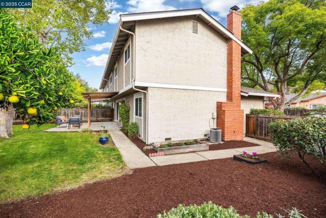 2115 Wilmington Dr, Walnut Creek CA: https://media.crmls.org/mediaz/0ab2a0cc-f4d4-42e9-bc87-dcdb25b6c15b.jpg