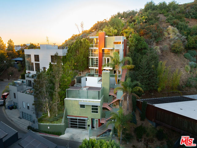 2738 Rinconia Drive, Los Angeles CA: https://media.crmls.org/mediaz/0ab32ce5-d841-4967-b96d-5e24044d5b0a.jpg