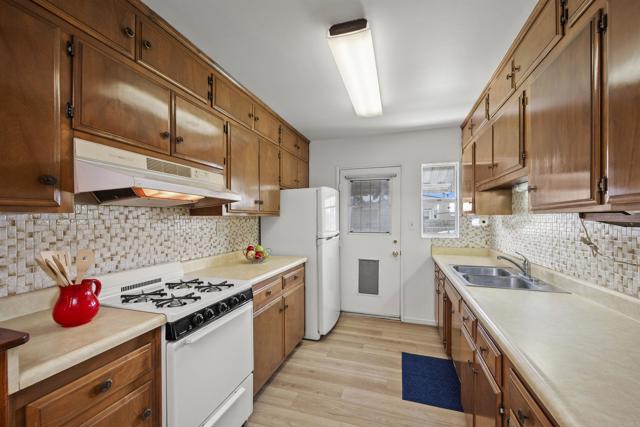 742 Jefferson Avenue, Chula Vista CA: https://media.crmls.org/mediaz/0ab37638-1540-49fa-ae68-99071911540f.jpg