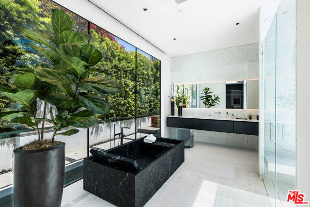 1108 Wallace, Beverly Hills CA: https://media.crmls.org/mediaz/0ab43486-a6f6-444d-868c-0d520b9aaff1.jpg