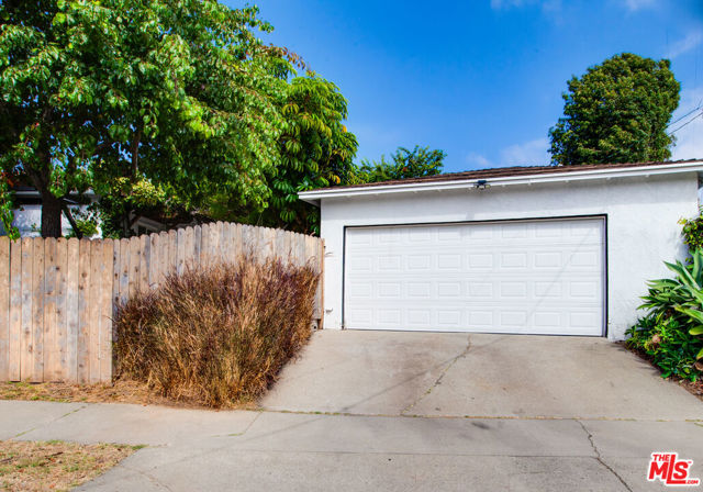 7701 Toland Avenue, Los Angeles CA: https://media.crmls.org/mediaz/0ab47a1f-8fff-4f33-b32c-7e20bed7346f.jpg