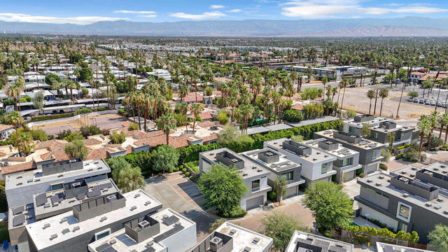 350 Goleta Way, Palm Springs CA: https://media.crmls.org/mediaz/0ab4c592-9bca-40be-8b3f-25057a1b8279.jpg