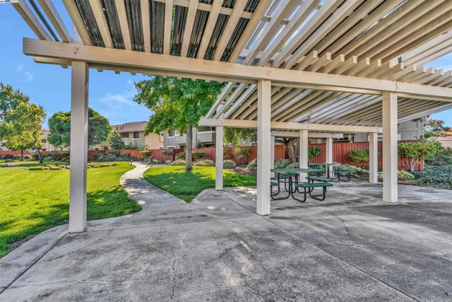 7602 Arbor Creek Cir, Dublin CA: https://media.crmls.org/mediaz/0ab60f37-d3e3-4b9c-b0f0-2dd208251494.jpg