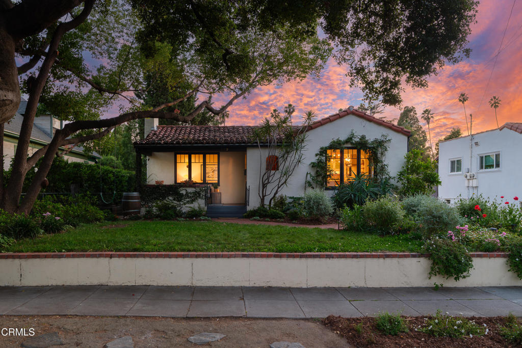 https://media.crmls.org/mediaz/0ab67844-c8da-4e5f-a6e6-870150a54b08.jpg?preset=X-Large