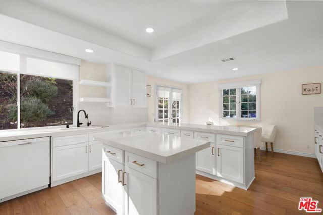 22241 Alizondo Drive, Woodland Hills CA: https://media.crmls.org/mediaz/0ab6812d-baf3-4bbc-970e-5e4a5db55d24.jpg