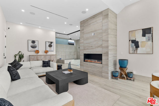 4 Bed Home for Sale in Venice, California