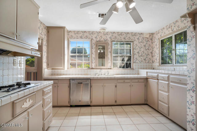 2327 Royal Avenue, Simi Valley CA: https://media.crmls.org/mediaz/0ab7ac67-980c-49a4-90e8-0337a1d4977e.jpg