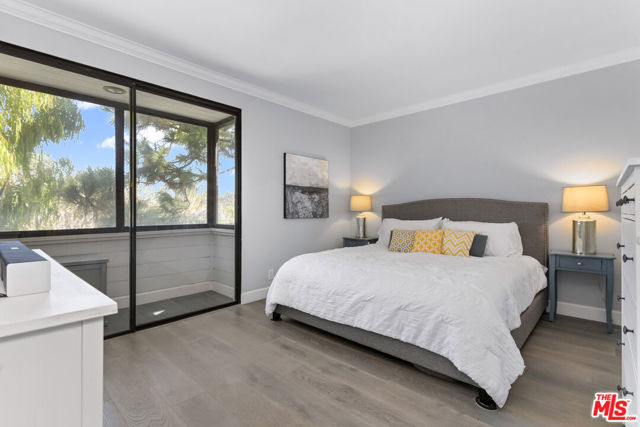 310 Tahiti Way, Marina del Rey CA: https://media.crmls.org/mediaz/0ab7caf5-d347-4982-9c78-d3274c883c6e.jpg