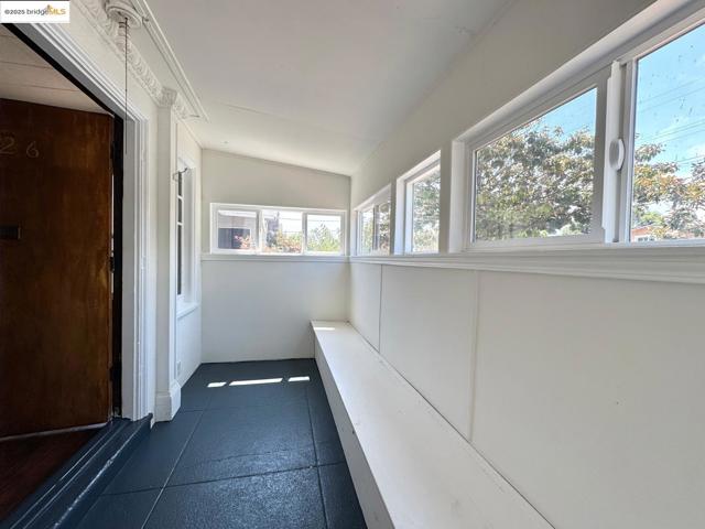 5926 Marshall St, Oakland CA: https://media.crmls.org/mediaz/0ab80072-e635-4c68-9726-45f4d2454716.jpg