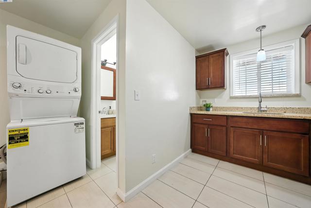 2539 Grande Vista Ave, Oakland CA: https://media.crmls.org/mediaz/0ab80f4b-c43b-4be9-bcbe-213bf3b95f43.jpg