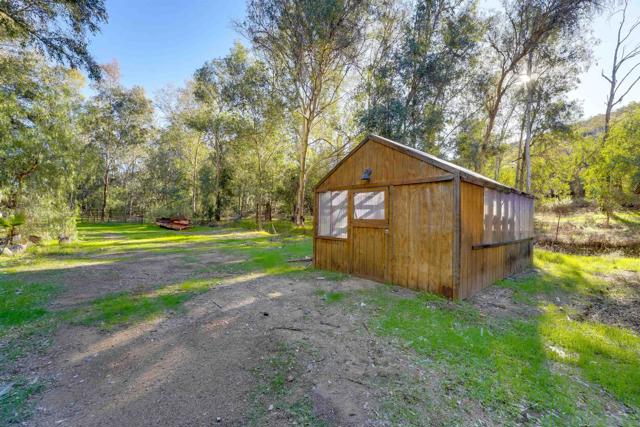 18408 Sweet Ln, Ramona CA: https://media.crmls.org/mediaz/0ab820d7-2b5d-4401-827e-ef87f75aa788.jpg