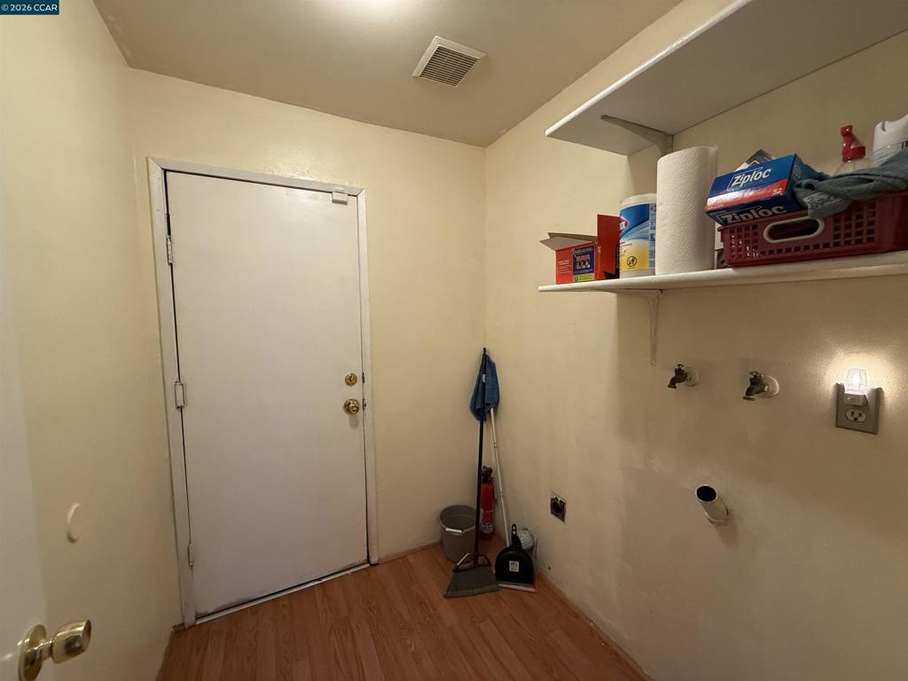 https://media.crmls.org/mediaz/0ab8b872-364d-4a19-94e6-6c4bc3e4d96e.jpg?preset=X-Large