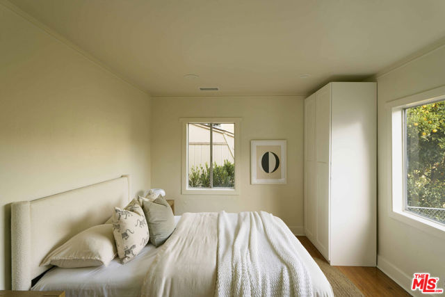 11764 Laurelcrest Drive, Studio City CA: https://media.crmls.org/mediaz/0ab8f9eb-226d-4699-94d1-48b8aa3ef95c.jpg