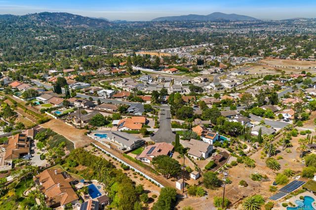 13837 Tam O Shanter Court, Poway CA: https://media.crmls.org/mediaz/0ab94c1e-d391-4973-b633-974d76462119.jpg