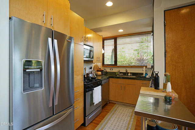 1325 Linda Rosa Avenue, Los Angeles CA: https://media.crmls.org/mediaz/0ab95935-de71-4048-9290-2ee893507c4d.jpg