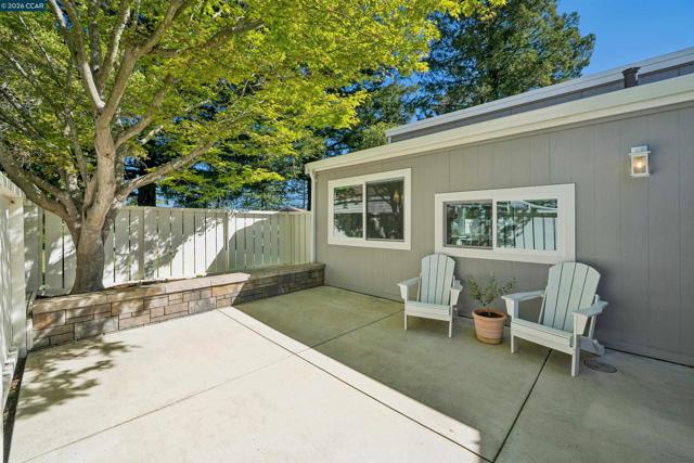 31 Ascot Place, Moraga CA: https://media.crmls.org/mediaz/0ab95a1b-2a0f-4273-b535-78ce664a8a01.jpg