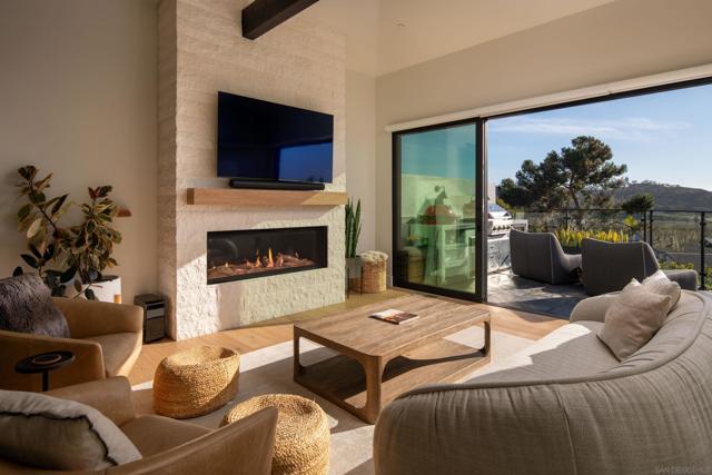 12994 Via Esperia, Del Mar CA: https://media.crmls.org/mediaz/0ab99aa2-7aea-4b27-9ef9-e400e0dcc2a3.jpg