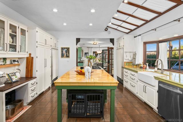 1115 S Mollison Ave, El Cajon CA: https://media.crmls.org/mediaz/0aba4c3c-4848-4074-86a4-cdd094f0d9c3.jpg