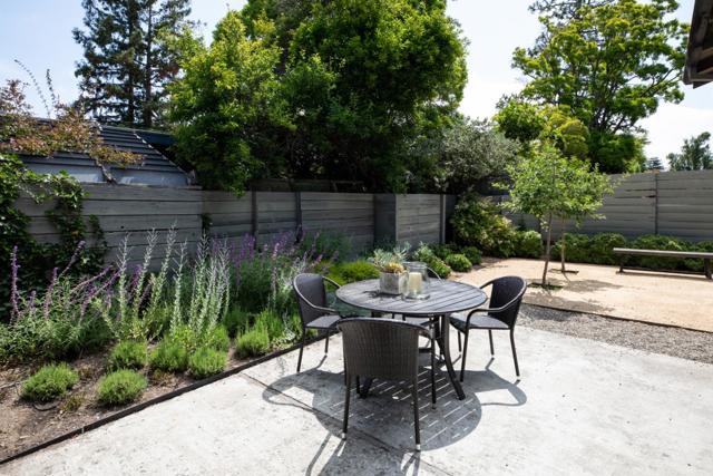 654 Loma Verde Avenue, Palo Alto CA: https://media.crmls.org/mediaz/0abab4c0-b754-49b7-8d86-8374fca4d286.jpg