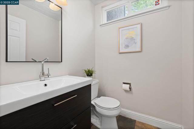 1092 Hillendale Ct, Walnut Creek CA: https://media.crmls.org/mediaz/0abada33-60d4-451f-a45a-8cd9c6327d13.jpg