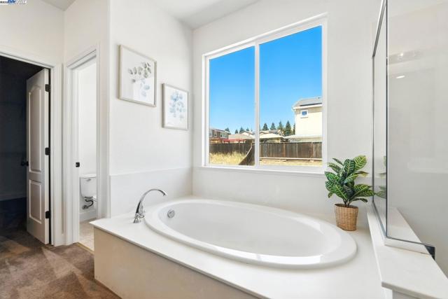 3909 Danbury Way, Fairfield CA: https://media.crmls.org/mediaz/0abbce7f-0eef-466c-b286-9f66c00be423.jpg
