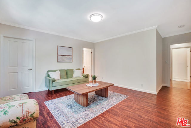 5025 Delita Place, Woodland Hills CA: https://media.crmls.org/mediaz/0abc165b-c586-48ef-9622-6ff491579d86.jpg