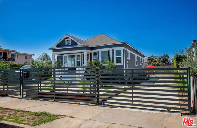 2525 Gleason Avenue photo 4