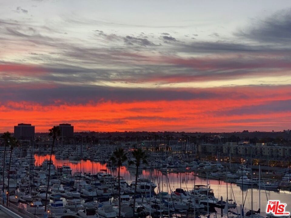 https://media.crmls.org/mediaz/0abcb104-71e3-4f46-b821-f619df998d5d.jpg?preset=X-Large