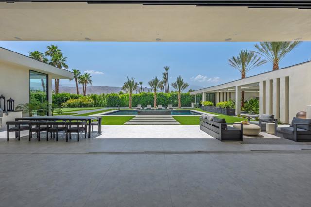 7 Makena Lane, Rancho Mirage CA: https://media.crmls.org/mediaz/0abce291-45ac-4c59-98f7-aa9ea40dbbd7.jpg