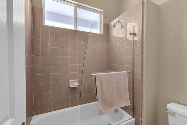 29 Calle La Reina, Rancho Mirage CA: https://media.crmls.org/mediaz/0abd860e-c514-4614-95b3-b59ca1f9702c.jpg