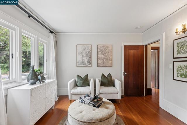 91 Tunnel Rd, Berkeley CA: https://media.crmls.org/mediaz/0abdc14e-42dc-4943-ba82-09e16f63bec0.jpg