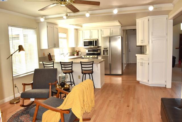2864 El Capitan Dr, Pleasanton CA: https://media.crmls.org/mediaz/0abe23d1-0067-40f5-a3a8-7ba61fb69917.jpg
