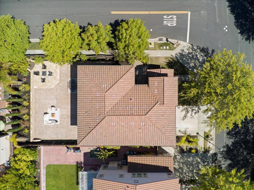 https://media.crmls.org/mediaz/0abe39fb-2505-460f-8bd8-40db65125a10.jpg?preset=X-Large