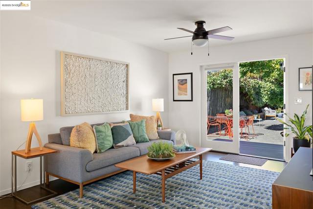 1000 Navellier St, El Cerrito CA: https://media.crmls.org/mediaz/0abe9175-79f5-4bcd-8aab-165c9763d43f.jpg