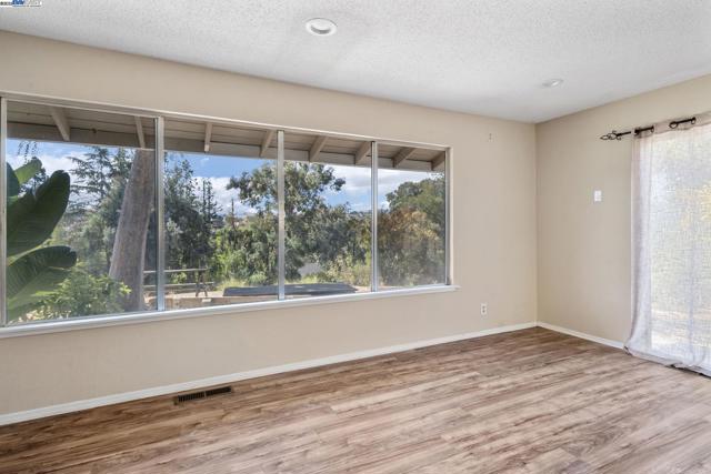 2592 Caballo Ranchero Dr, Diablo CA: https://media.crmls.org/mediaz/0abea96a-c005-4c88-9019-995ba4755c53.jpg